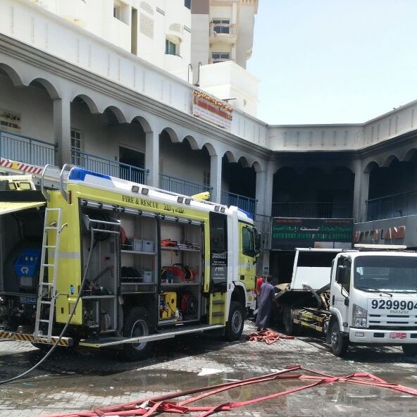 الخوير.. إخماد حريق في محل تجاري مع وجود إصابات وتأثر عدد من المحلات واحتراق مركبات