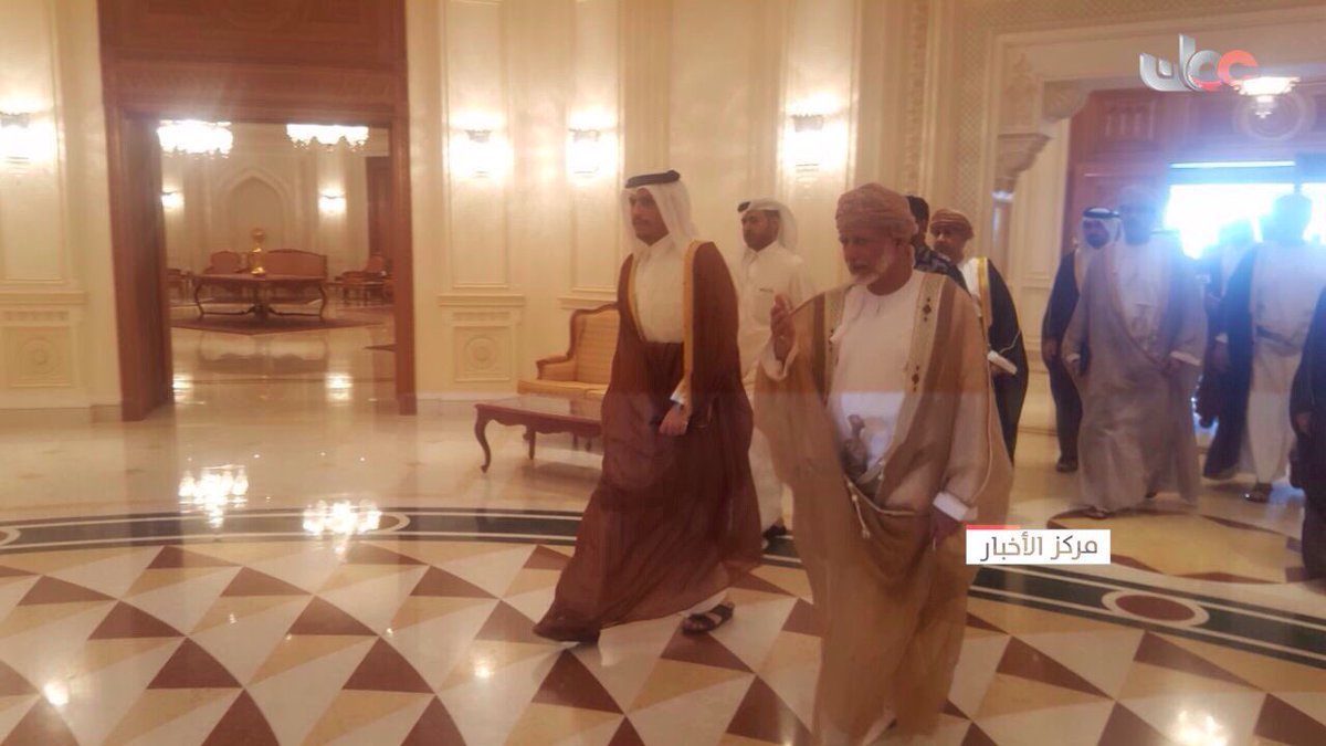 وزير الخارجية القطري يصل السلطنة