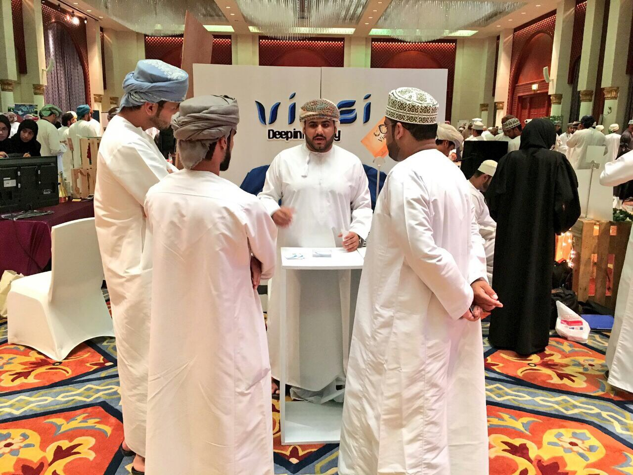 شركة طلابية تبتكر جهازاً يعزل المركبات عن الحرارة الخارجية