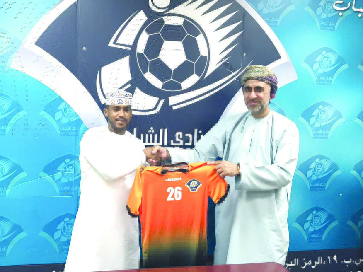 نادي الشباب يتعاقد مع هشام سبيت ويجدد للاعبه خالد البريكي