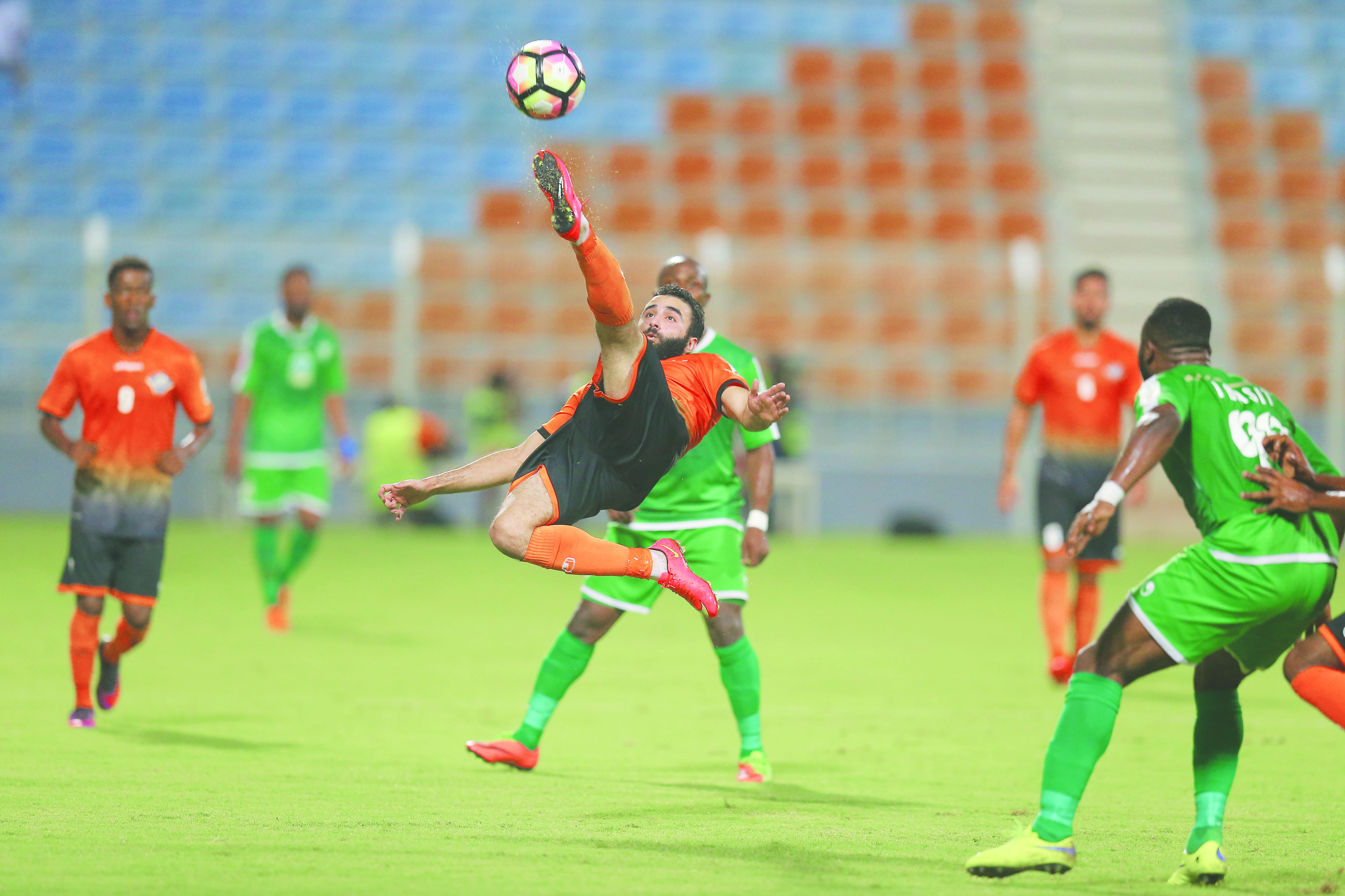 أندية دوري عمانتل تواصل التعاقدات

كوكبة نجوم في السويق..   وظفار يشجع لاعبيه على «الاحتراف»