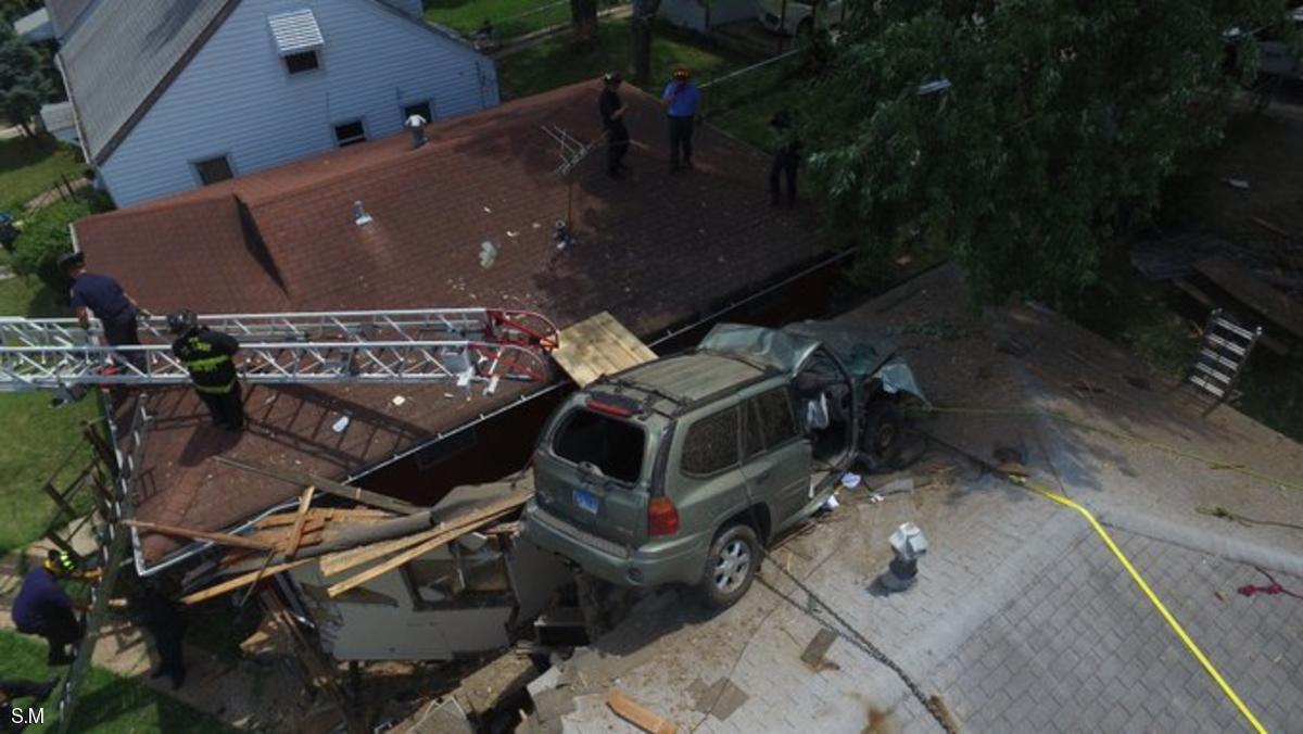 "السائق الطائر" يستقر على سطح أحد المنازل بأمريكا