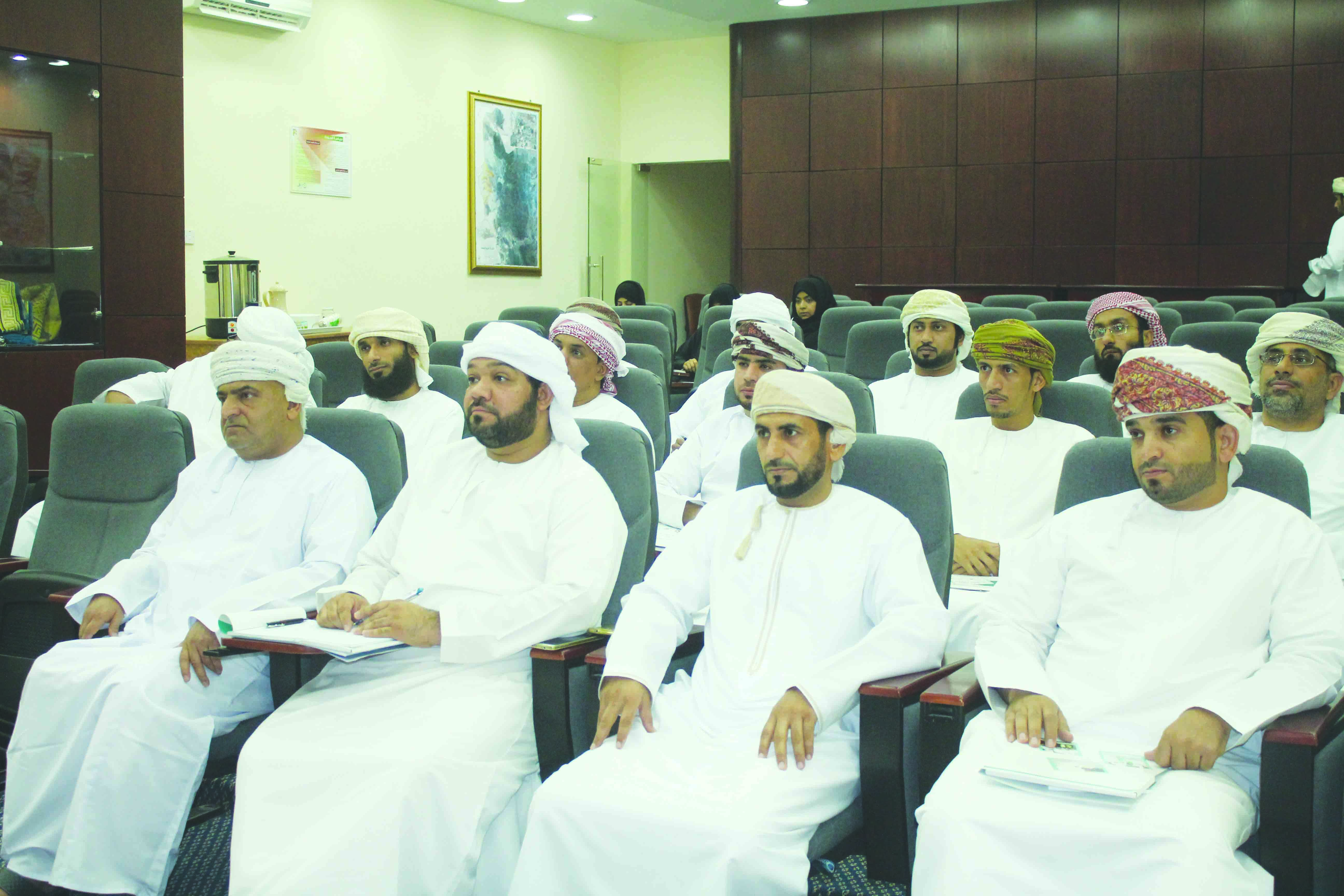 البلديات تدرب موظفيها على الضبطية القضائية بالبريمي