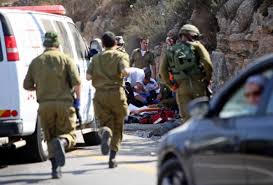 استشهاد فلسطيني وإصابة جنديين اسرائيليين بعملية دهس