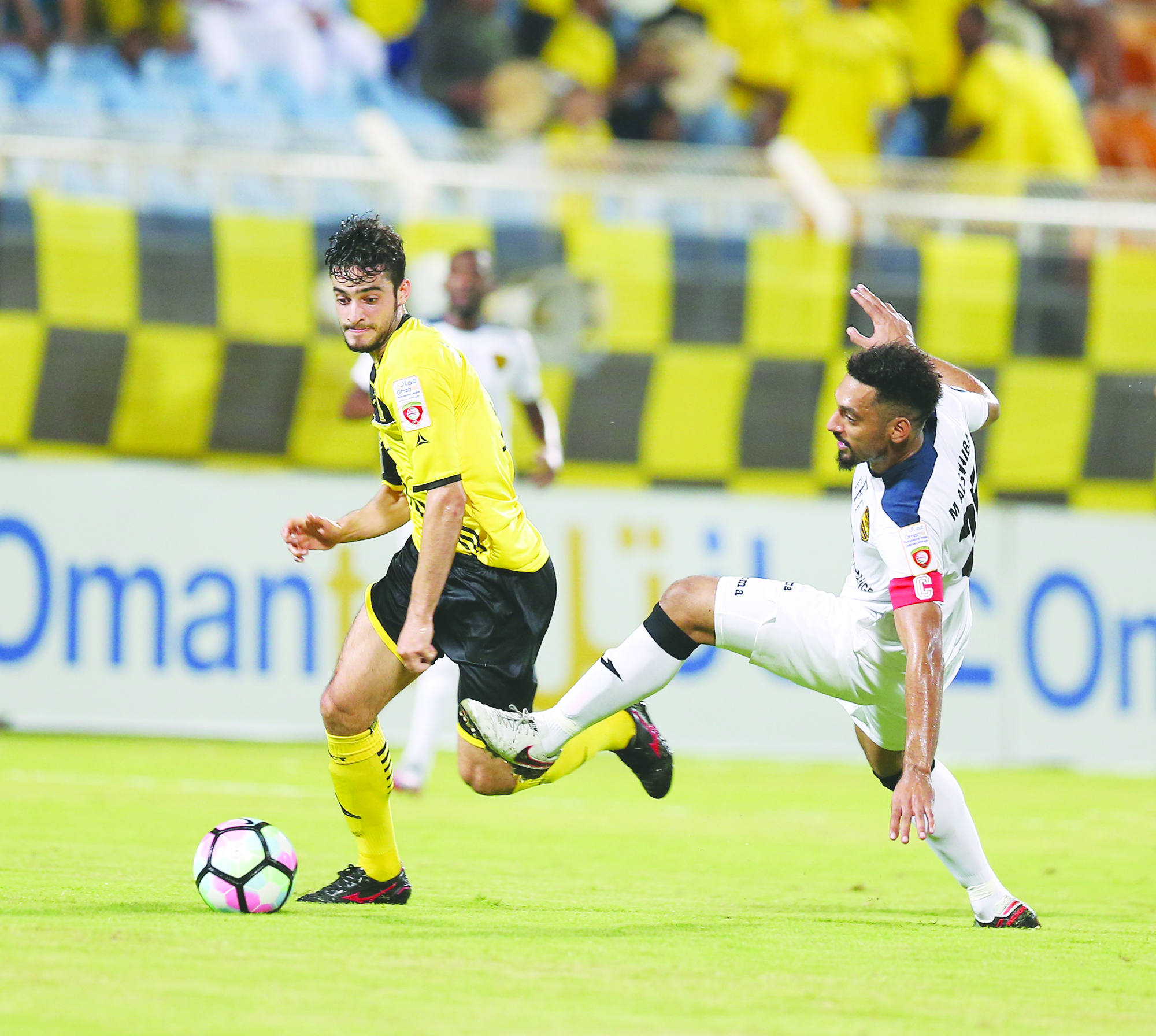 أندية دوري «عمانتل» تواصل الصفقات وأخرى في استراحة محارب