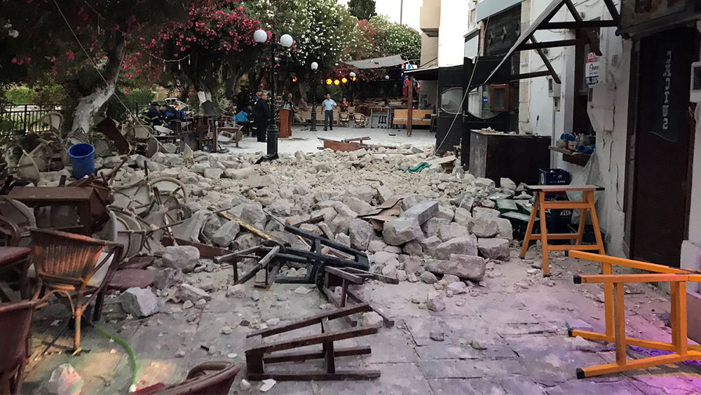Strong quake off Turkish and Greek coasts kills two, injures scores more
