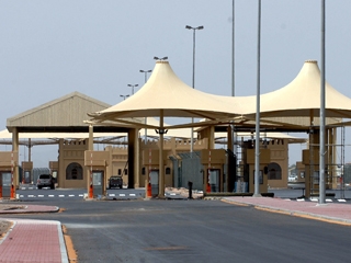 التأكيد على عودة الحركة في منفذي خطم الشكلة والمضيف