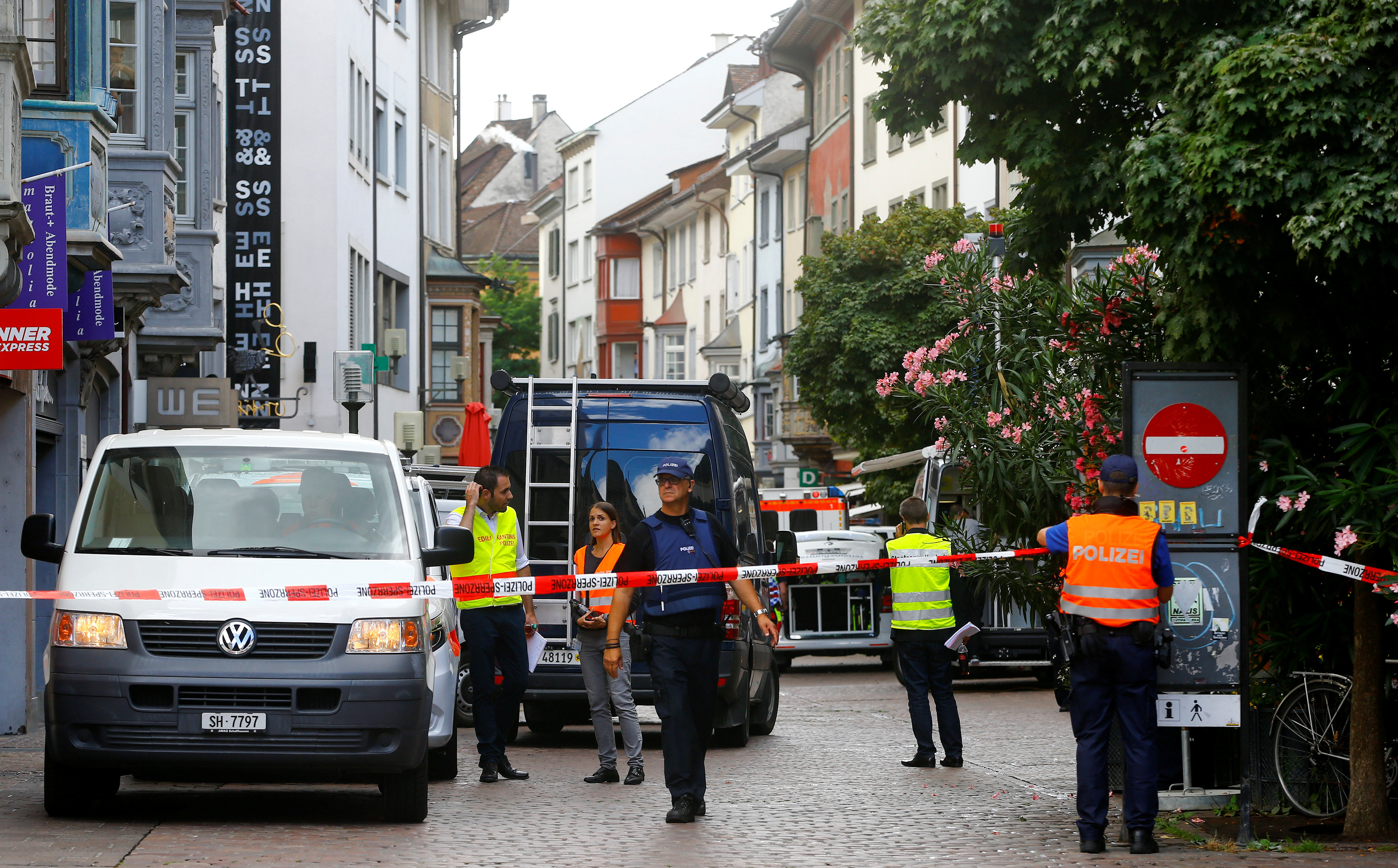 Chainsaw attacker injures five in Swiss town