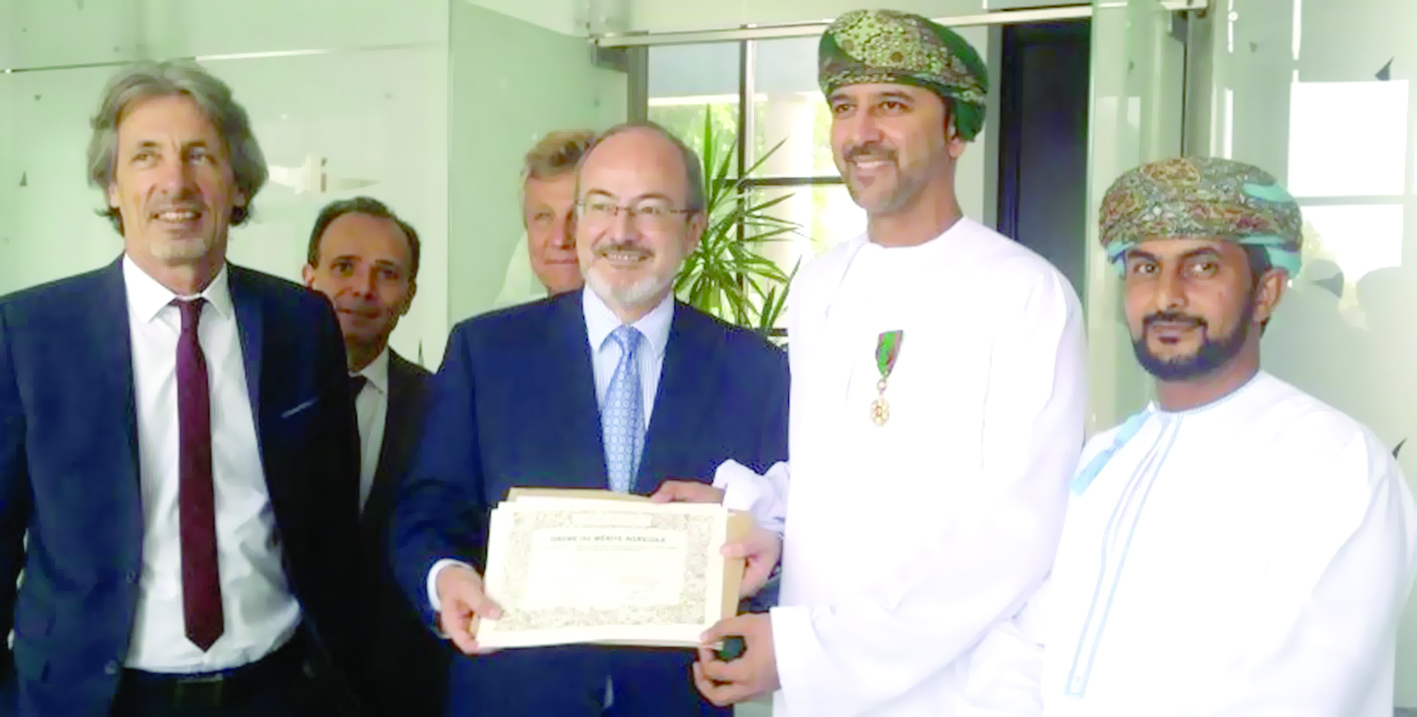 مدير عام الثروة الحيوانية يحصل على وسام الزراعة الفرنسي
