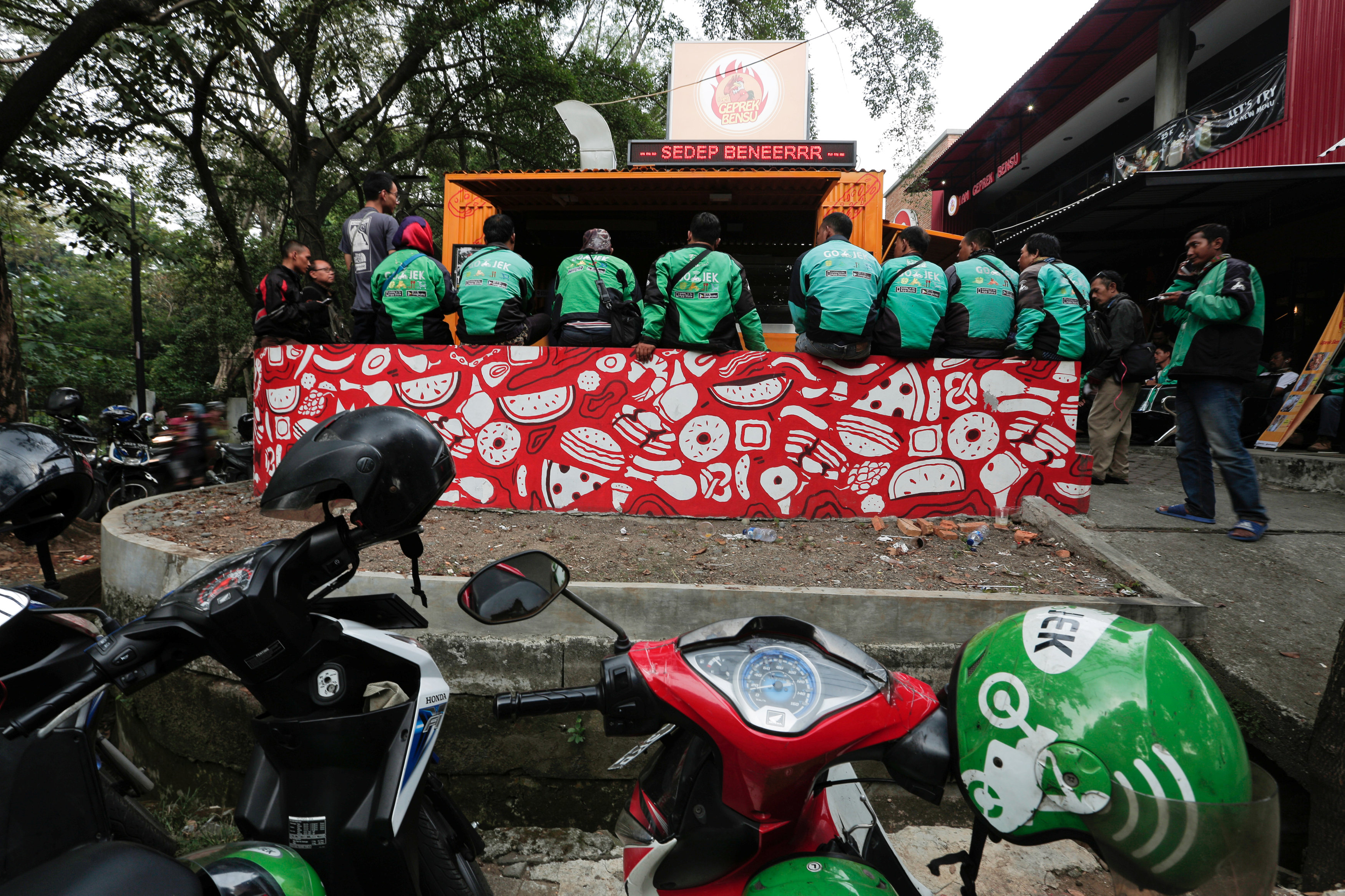 Jakarta's traffic-clogged economy gets a lift from motorbike deliveries