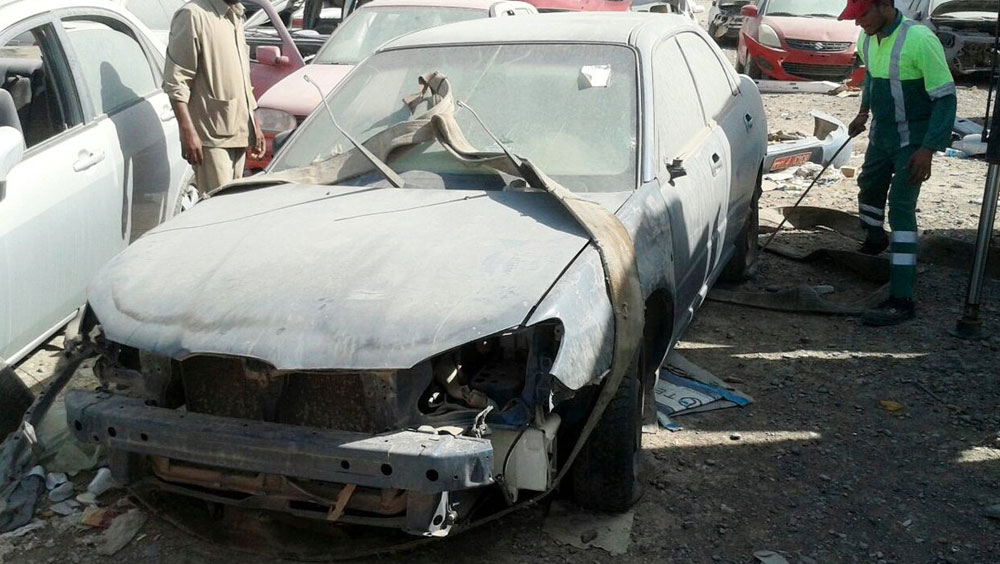 ​Muscat Municipality removes abandoned cars from city streets