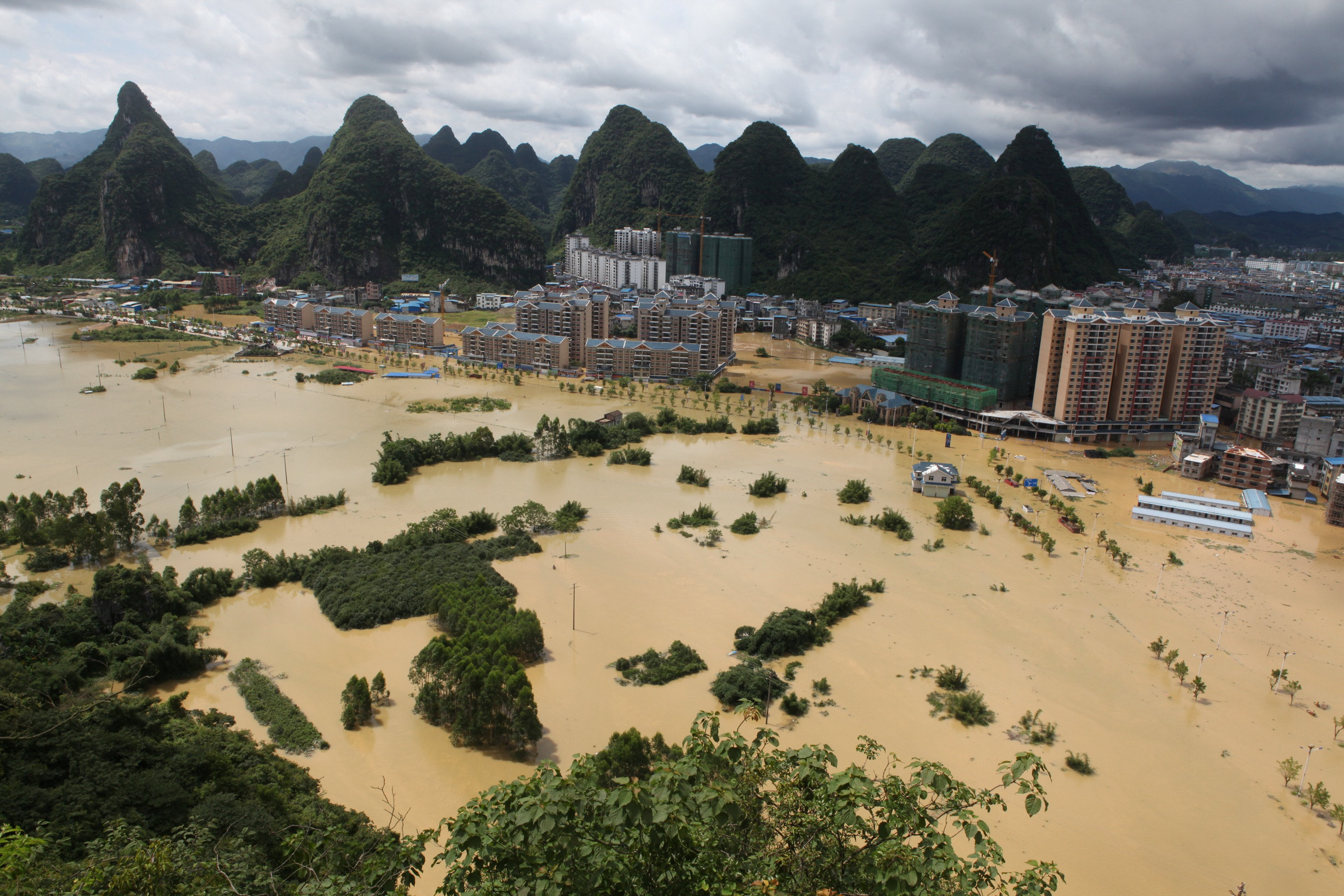 Swathes of south China under water, heat strikes north
