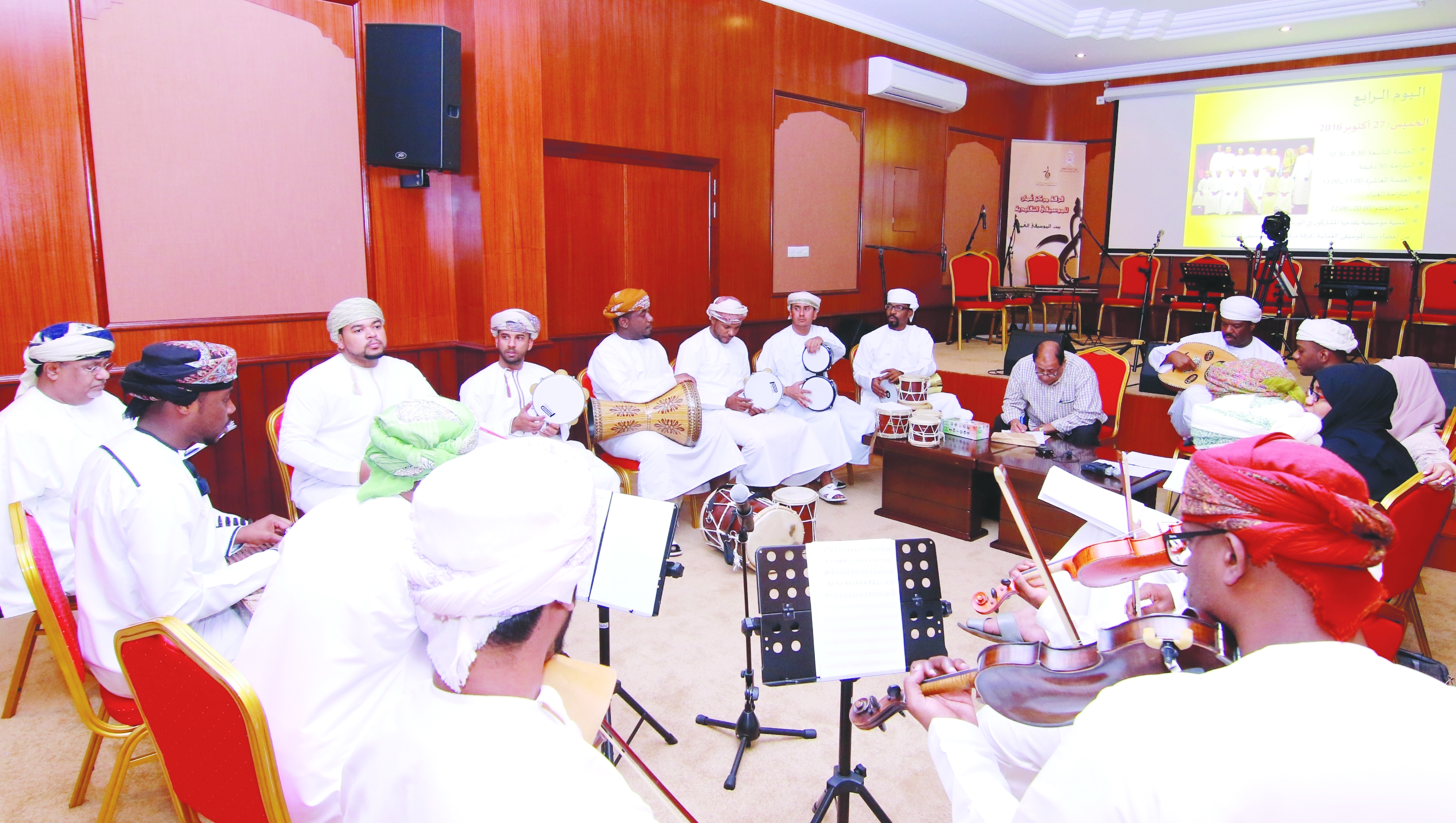 مركز عُمان للموسيقى التقليدية ينظم برنامجاً للمواهب