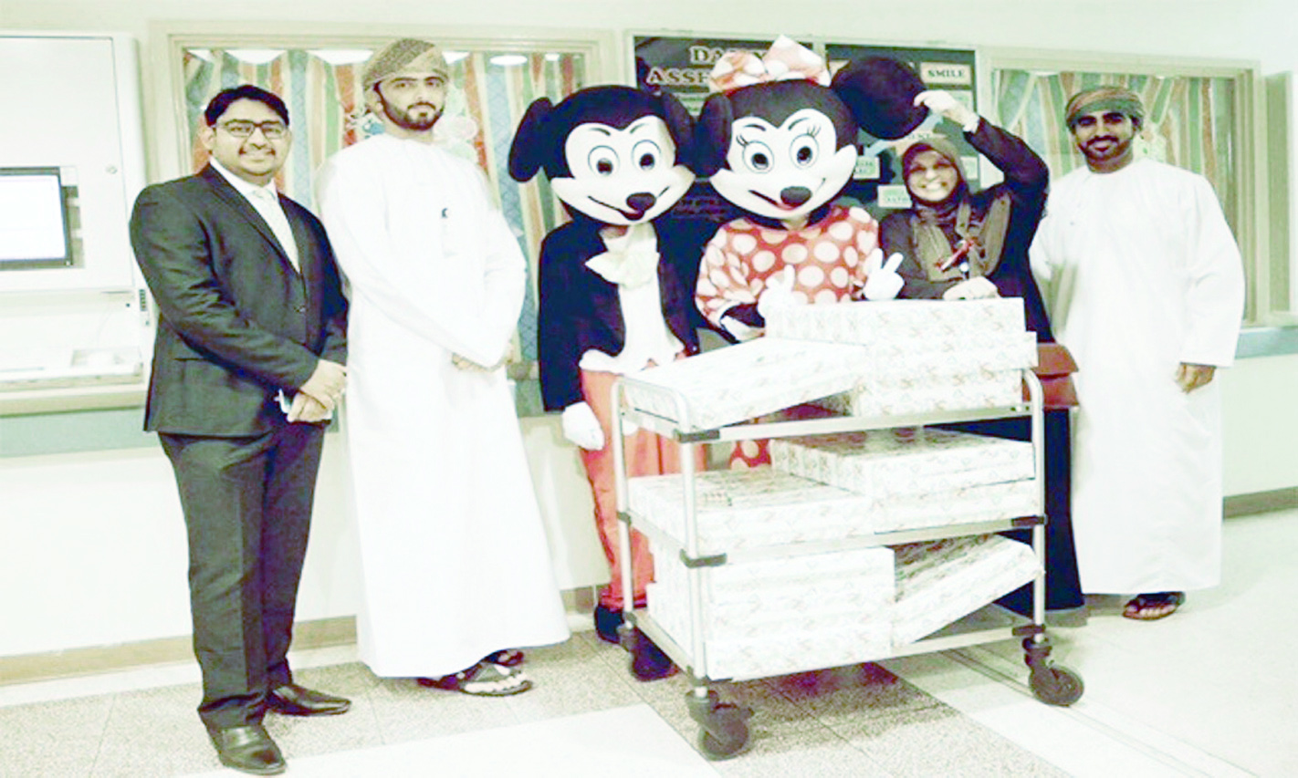 بنك صحار يحتفل بالعيد مع الأطفال المرضى في المستشفى السلطاني