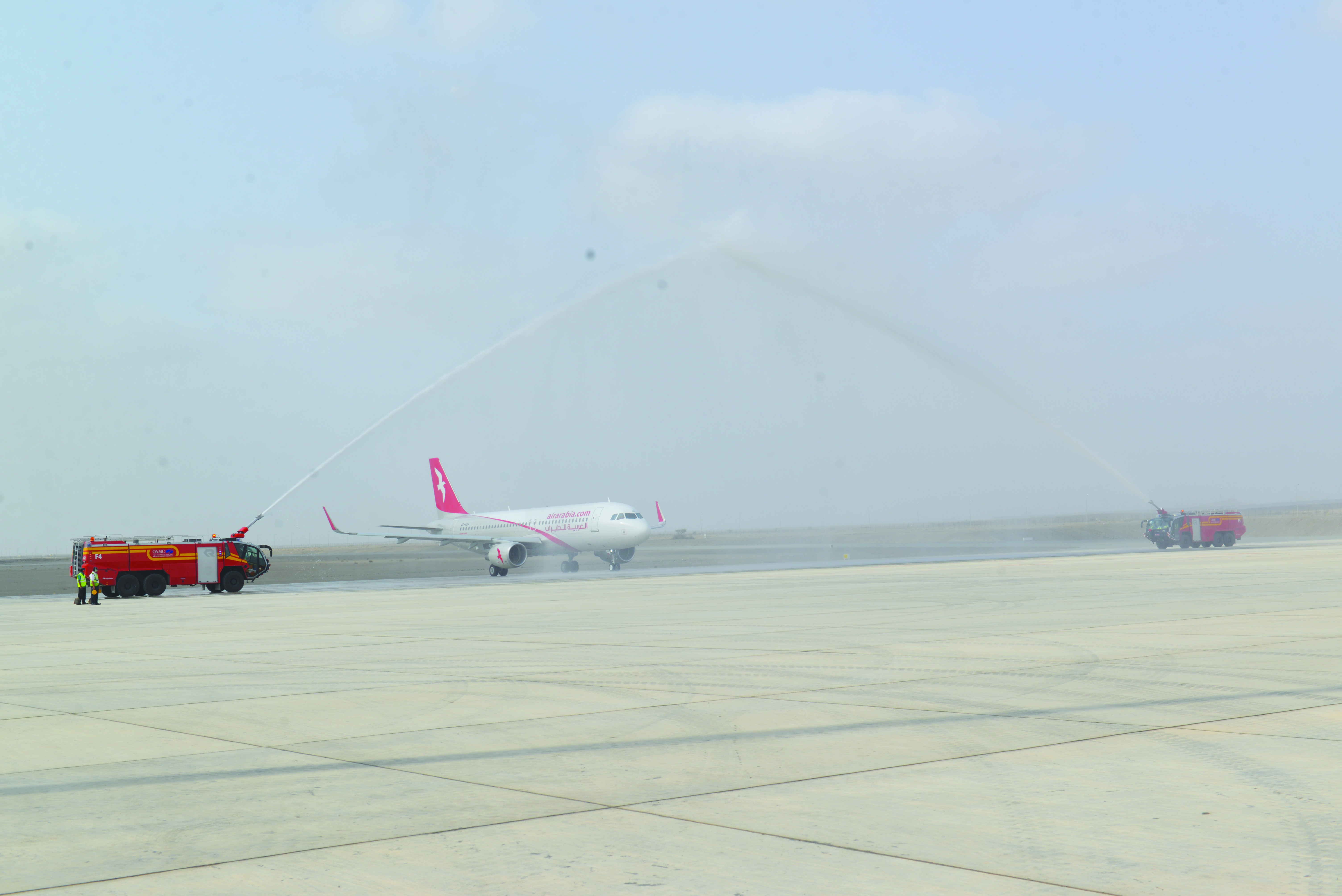 مطار صُحار يستقبل أولى رحلاته الدوليّة
