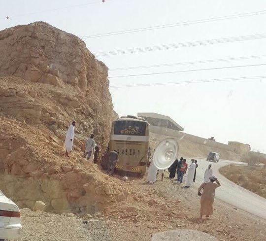 حادث تدهور لحافلة تقل 50 راكبًا بالجفنين