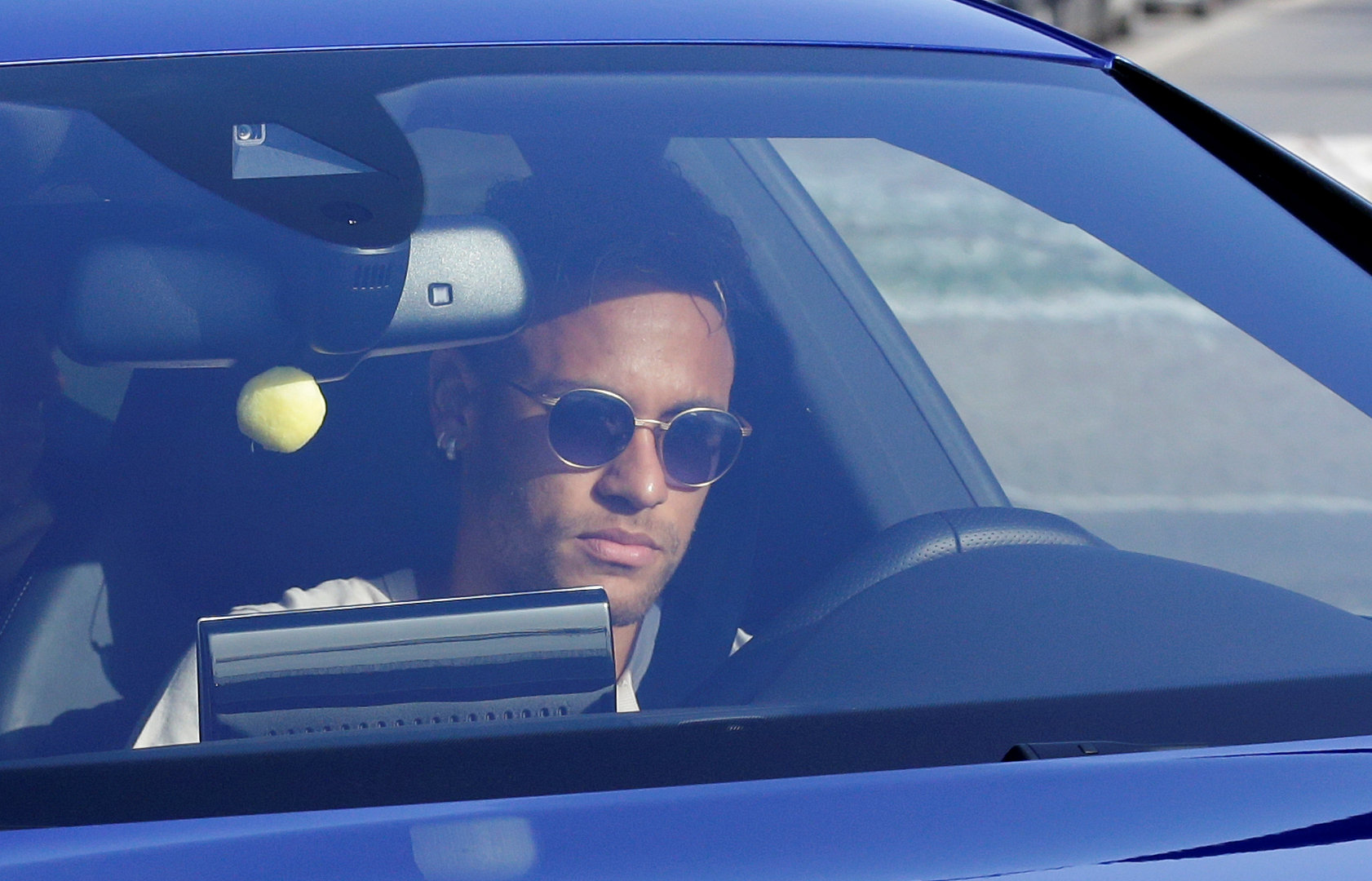 Football: Neymar tells Barcelona he is leaving, says club