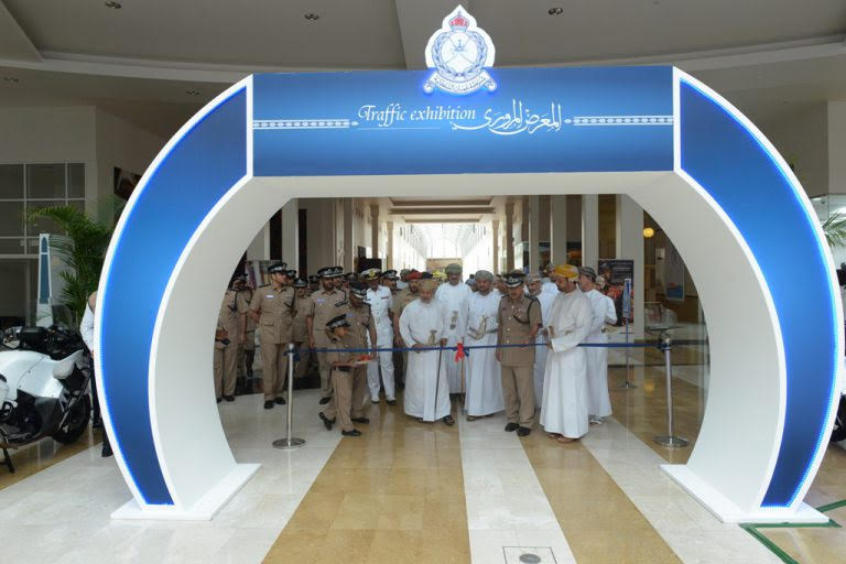 بعنوان سياقة آمنة.
إفتتاح المعرض المروري بالمركز التجاري جاردنز مول صلالة