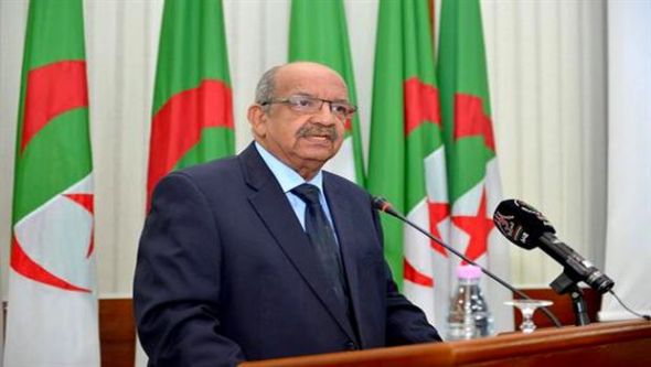 وزير الخارجية الجزائري يصل السلطنة
