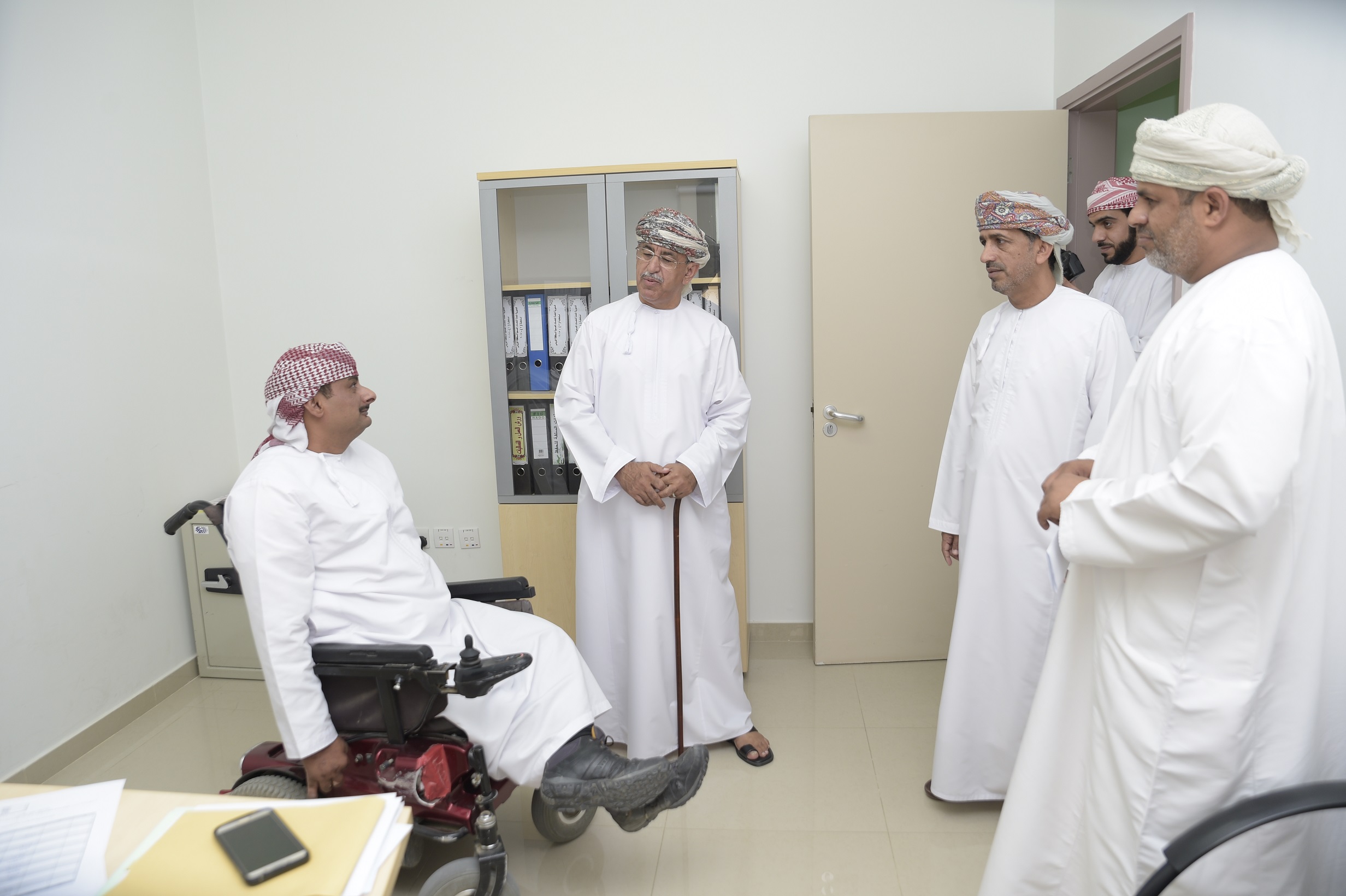 وزير الصحة يزور عددًا من المؤسسات الصحية في محافظة البريمي