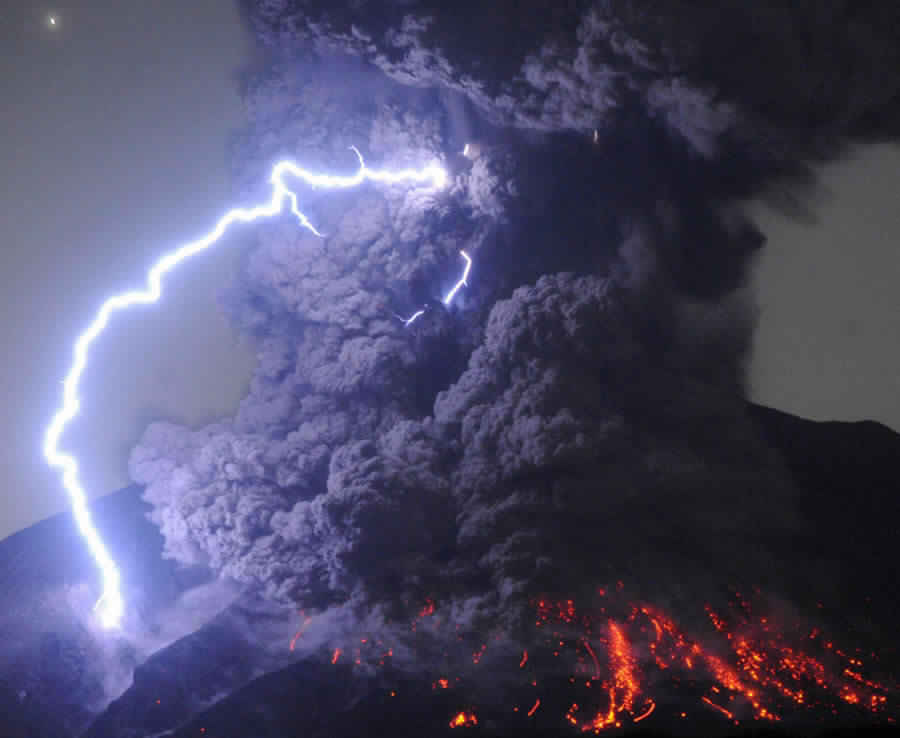 زلزال نابولي يهدد بانفجار بركان مدمر لم ينشط منذ العام 1538