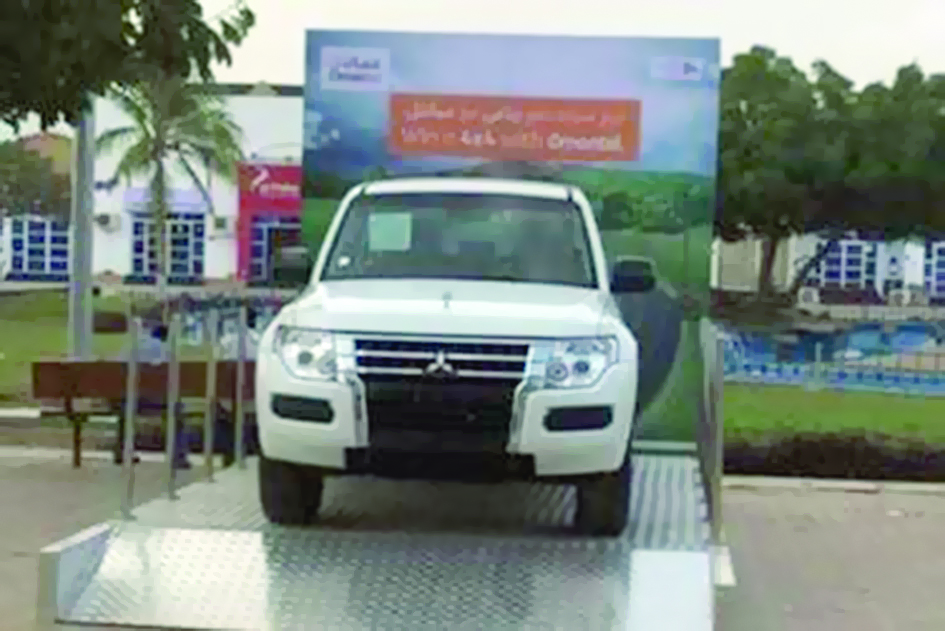 عمانتل تكافئ مشتركيها من زوار مهرجان صلالة السياحي بسيارة ذات دفع رباعي