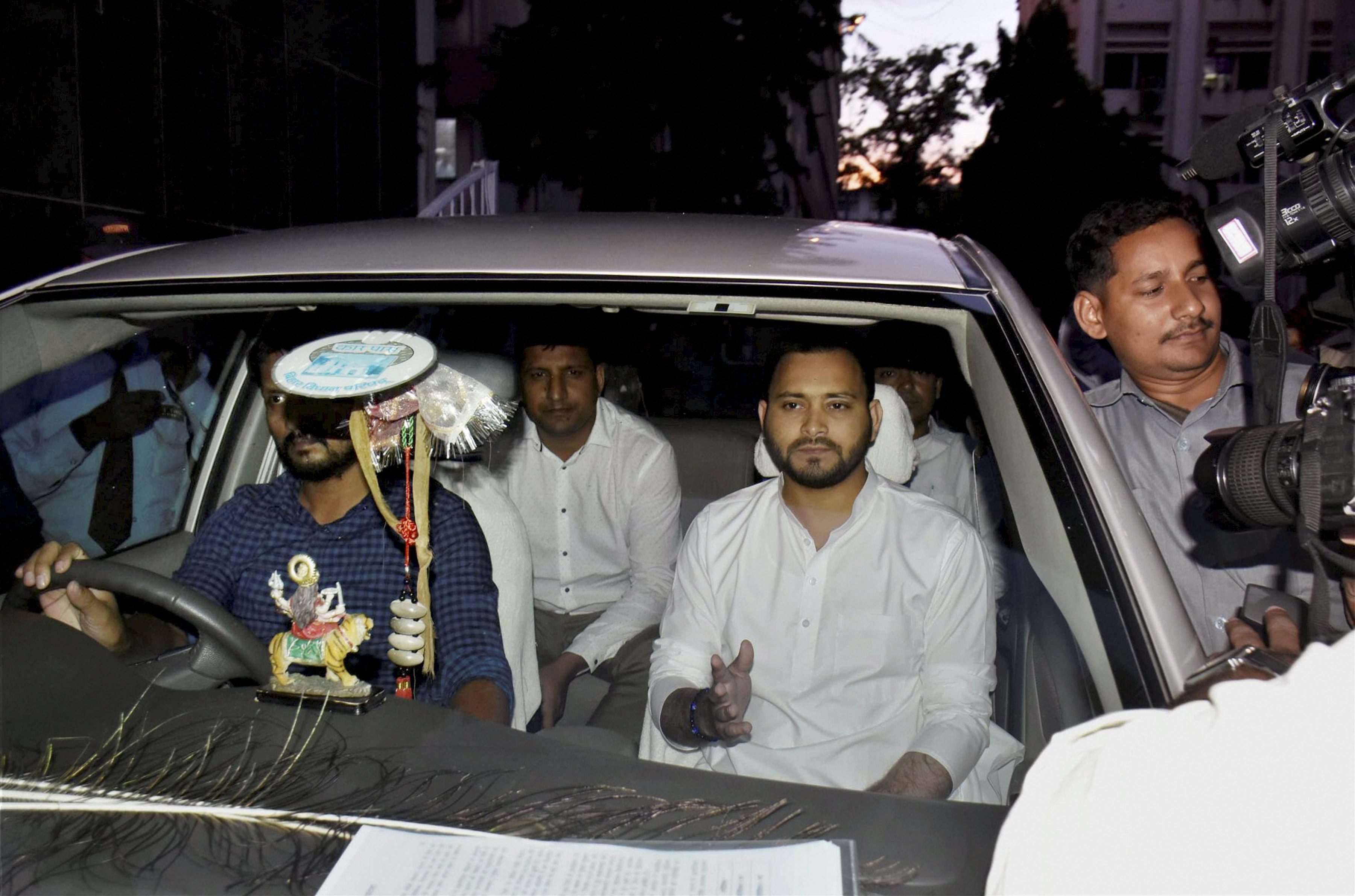 Income Tax Department questions Rabri, Tejashwi in Patna in benami case