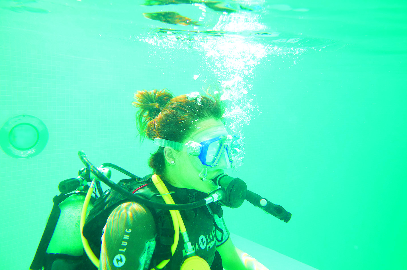Explore the ocean with scuba divers in Oman