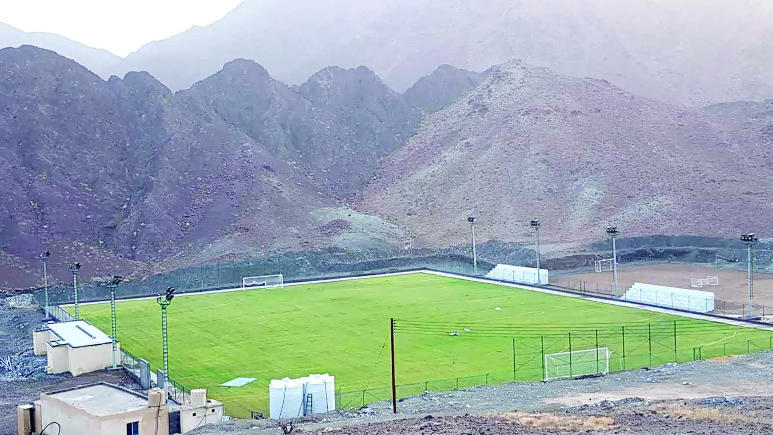 فريق الرشيد الرياضي بسمائل يحتفل بافتتاح ملعبه المعشب