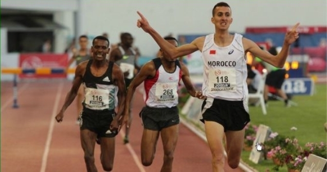 عداء مغربي يتأهل في بطولة العالم لألعاب القوى