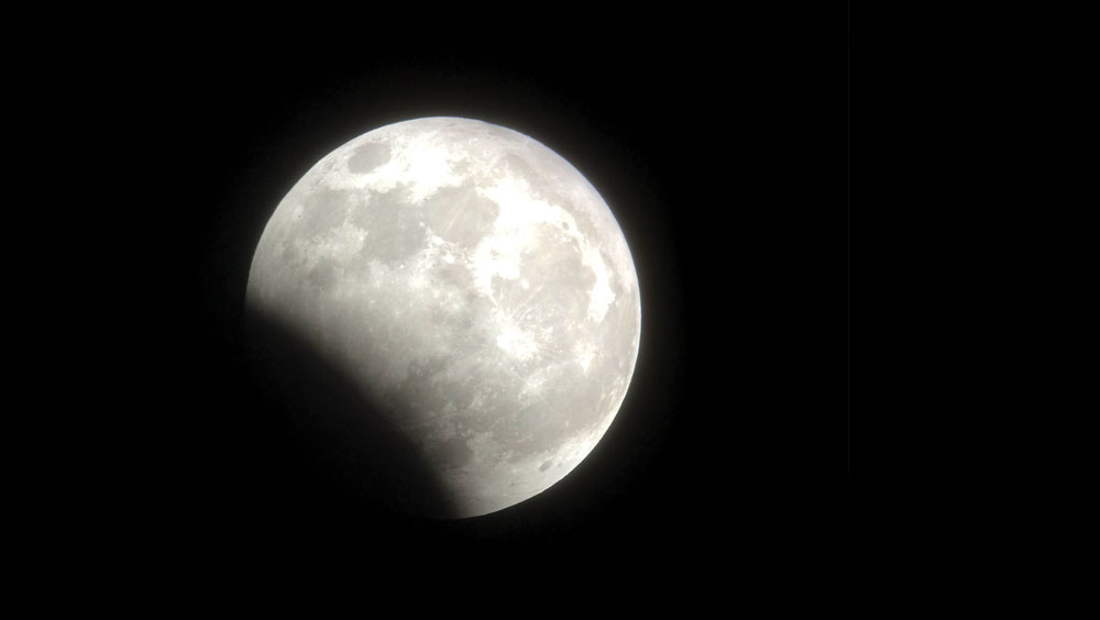 Lunar eclipse turns family affair in Oman