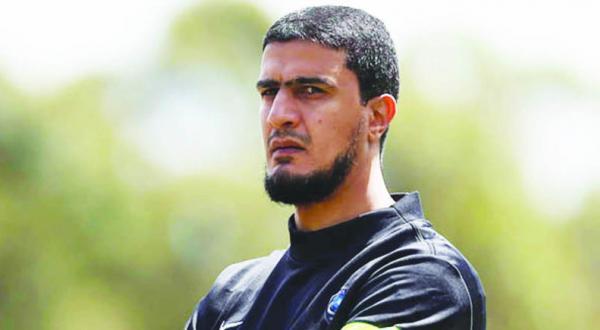 ركلة جزاء غير محتسبة تشعل شجارا بين إداريي الهلال والعين