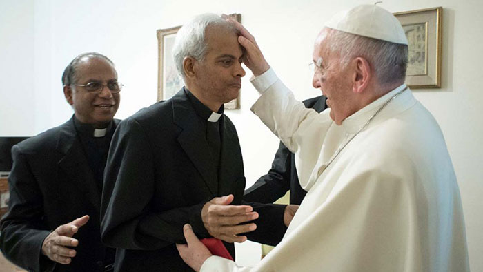 Pope Francis thanks Oman, welcomes Father Tom home