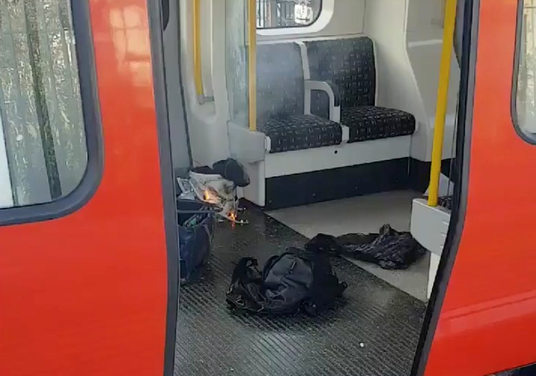 شاهد بالصور: انفجار مترو الأنفاق بلندن