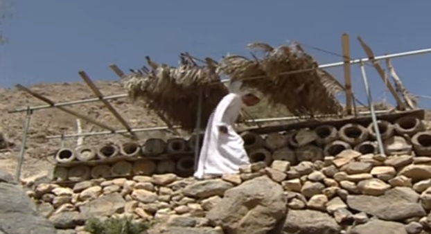 بالفيديو: عسل جبال عُمان الأفضل في العالم.. شاهد كيف يربيه العمانيون