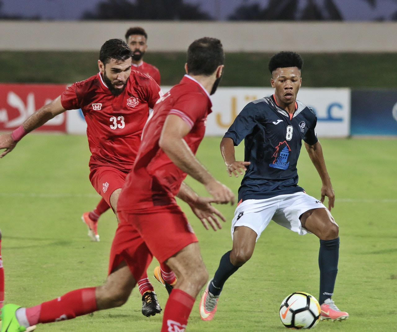 في دوري عمانتل.. الشباب ينتزع 3 نقاط ثمينة من أرض ظفار وصحم يكسب برباعية