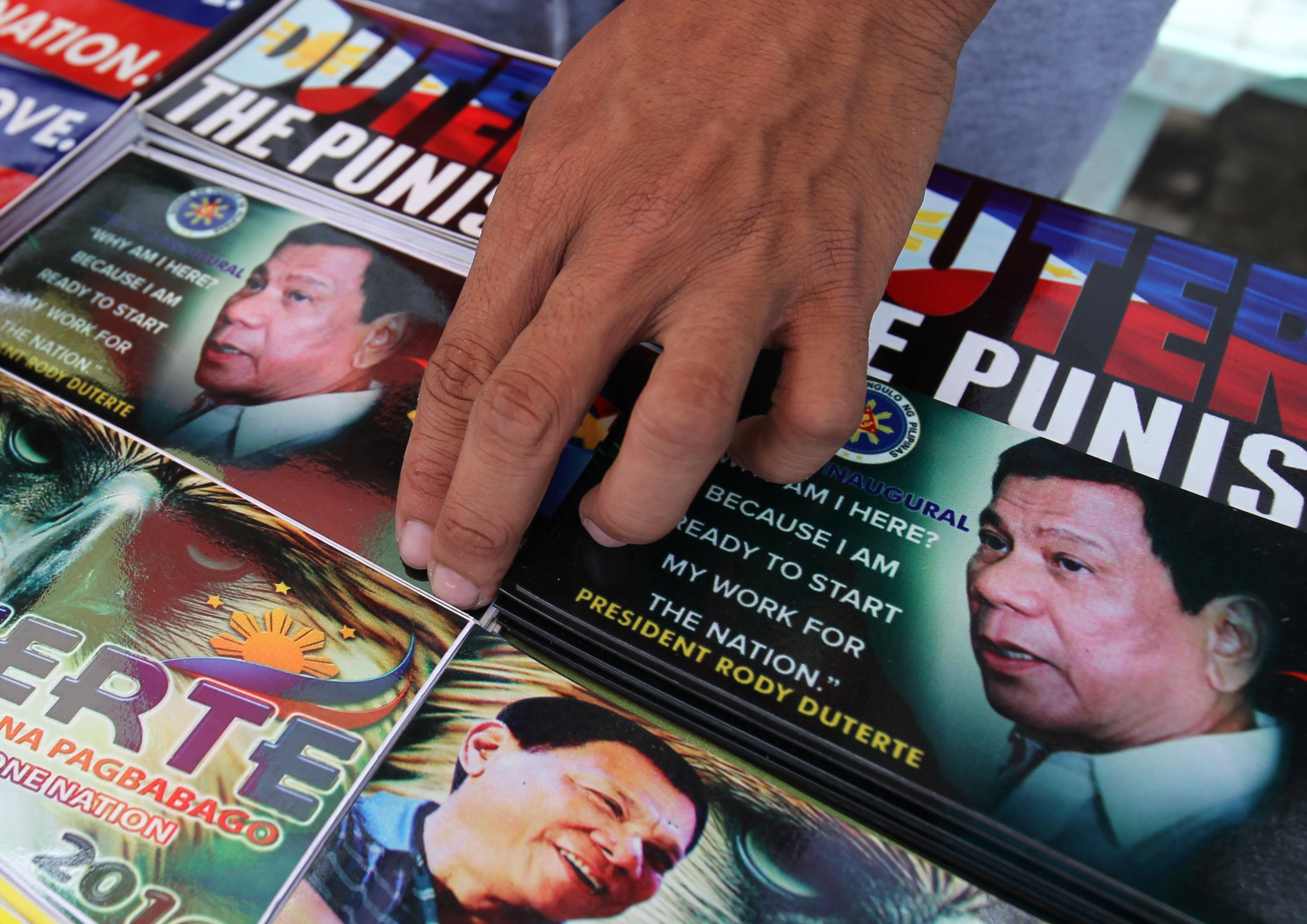 Duterte invites UN rights body to open Philippine office as drug killings rise