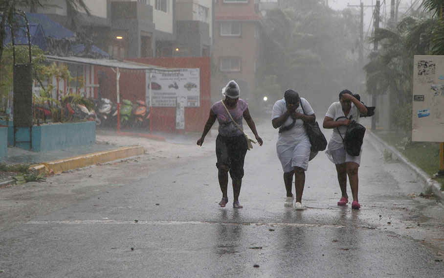Hurricane Maria lashes Dominican Republic after direct hit on Puerto Rico