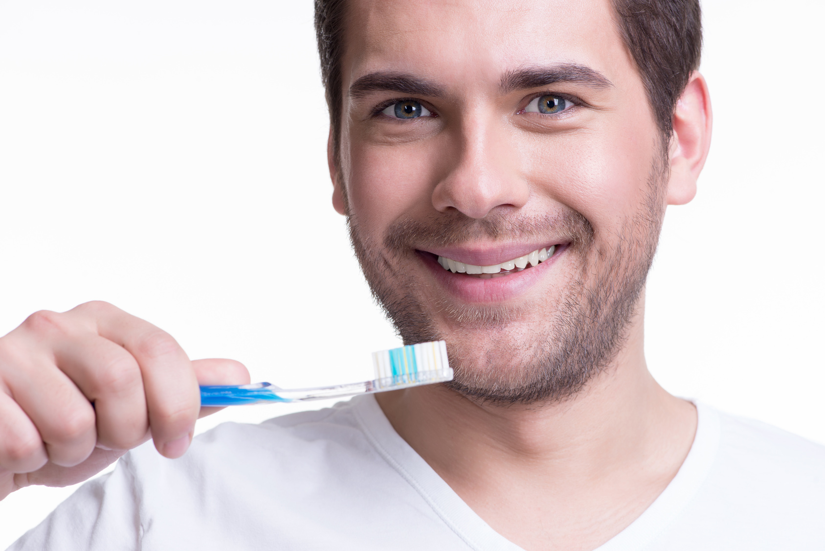 8 معلومات خاطئة عن تنظيف الأسنان!
