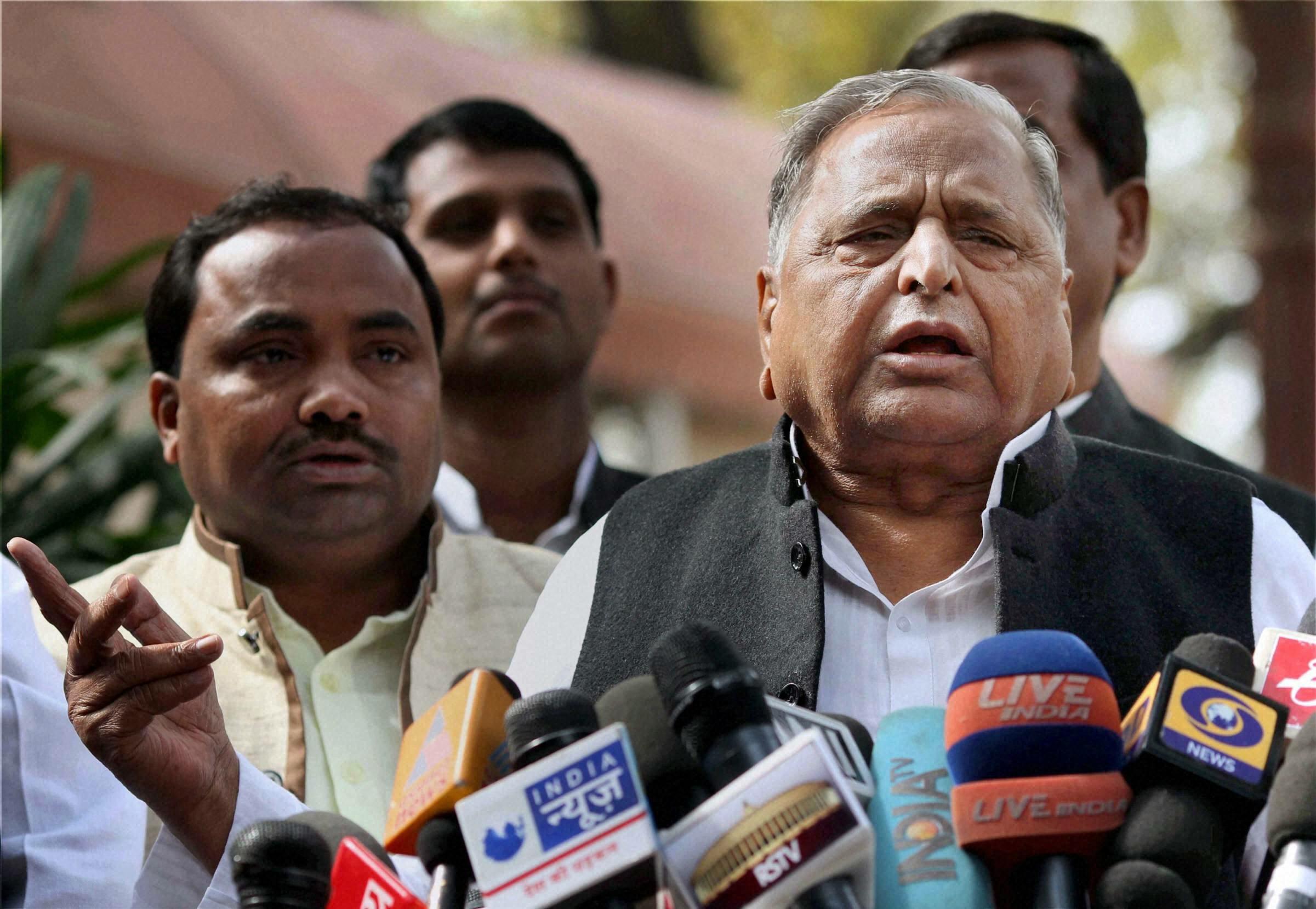 India politics:Mulayam may announce new party with Lok Dal on Monday