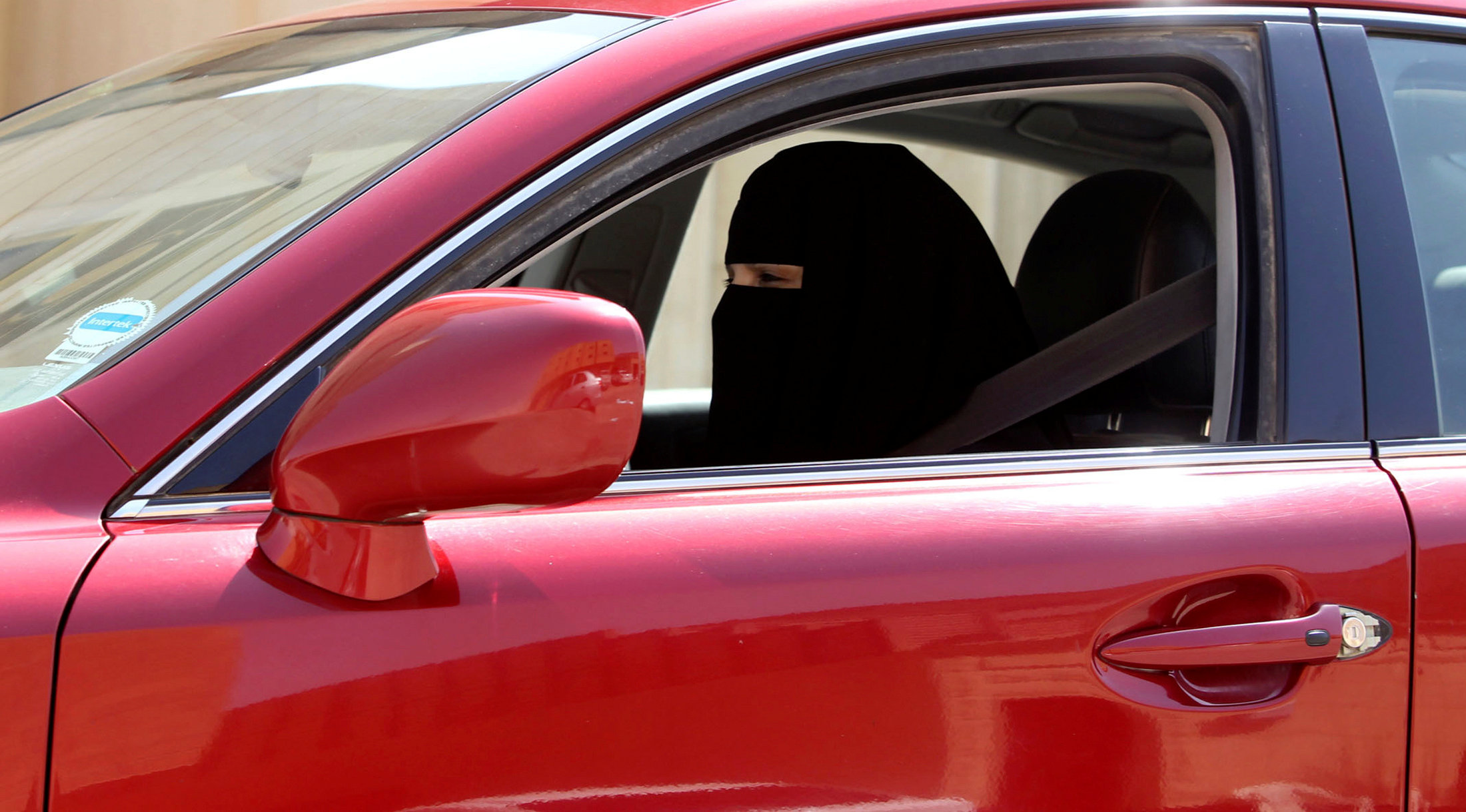 King Salman issues decree allowing women to drive in Saudi Arabia