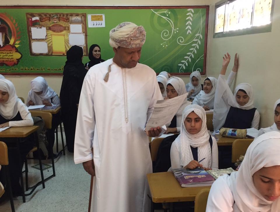 وكيل وزارة التربية للتخطيط التربوي يختتم زيارته لمدارس تعليمية شمال الباطنة
