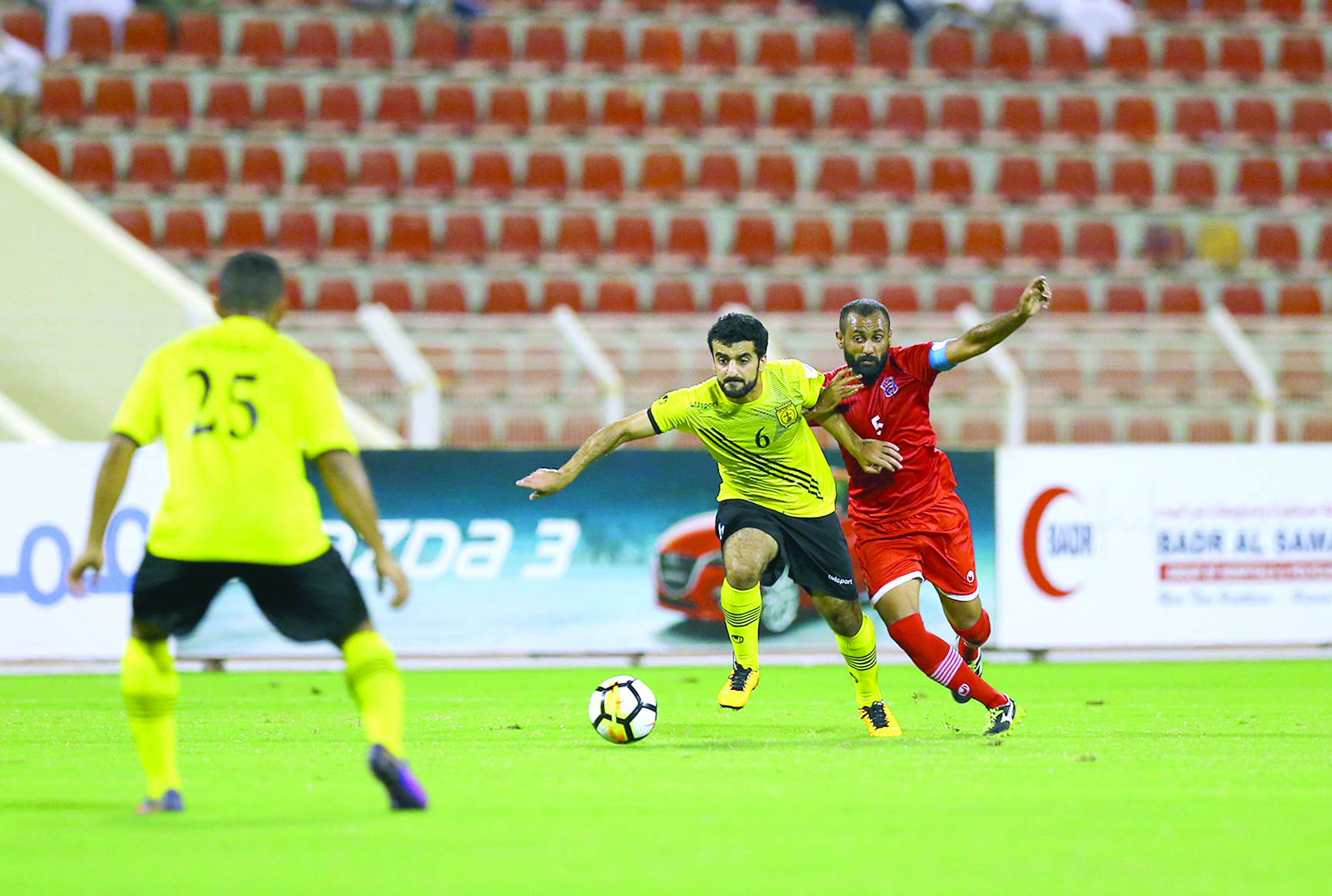 في الجولة الخامسة لدوري عمانتل

«كلاسيكو الكرة» العمانية.. الملك الفنجاوي يتحدى الزعيم الظفراوي