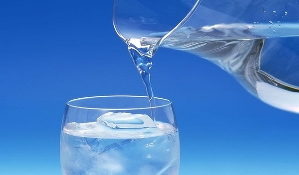 تعرف على فوائد شرب الماء البارد على الريق