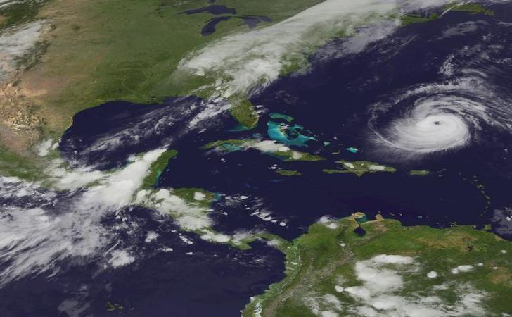الإعصار كاتيا يشتد قبالة المكسيك وقد يصل اليابسة مطلع الأسبوع