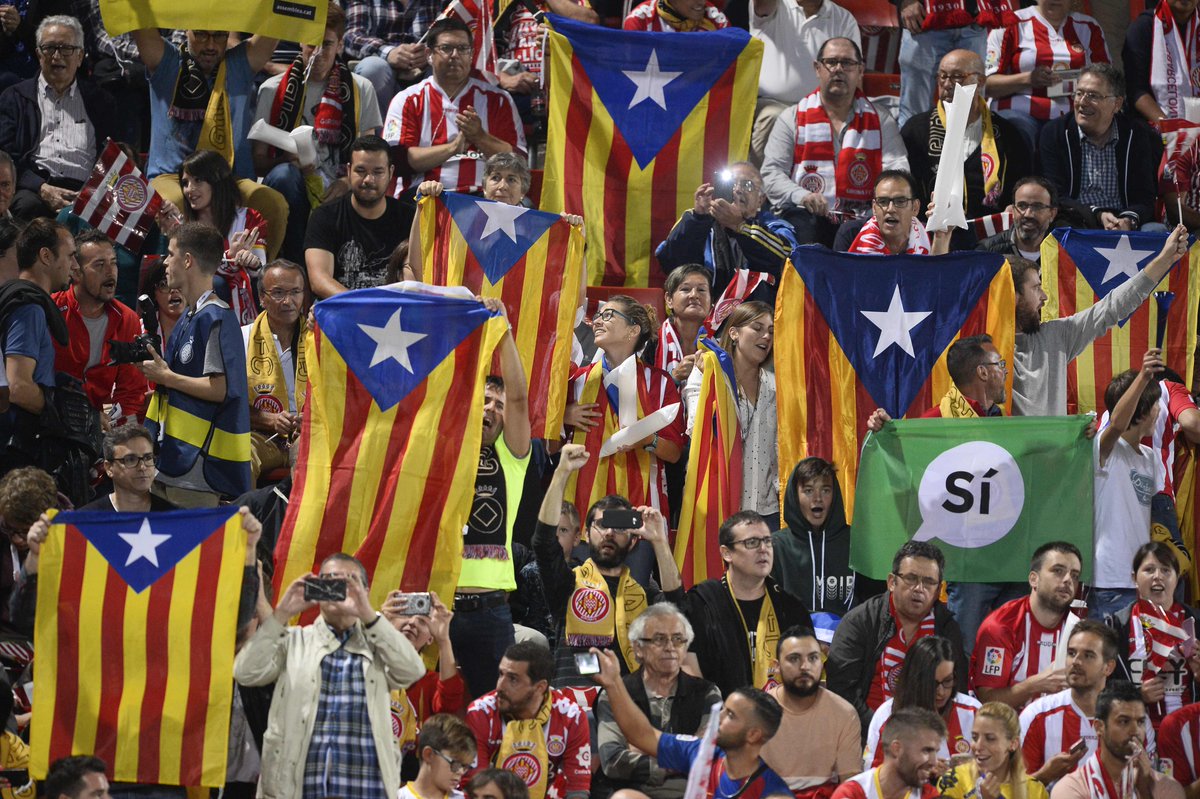 برشلونة يطلب تأجيل مباراة لاس بالماس بعد اشتباكات كتالونيا