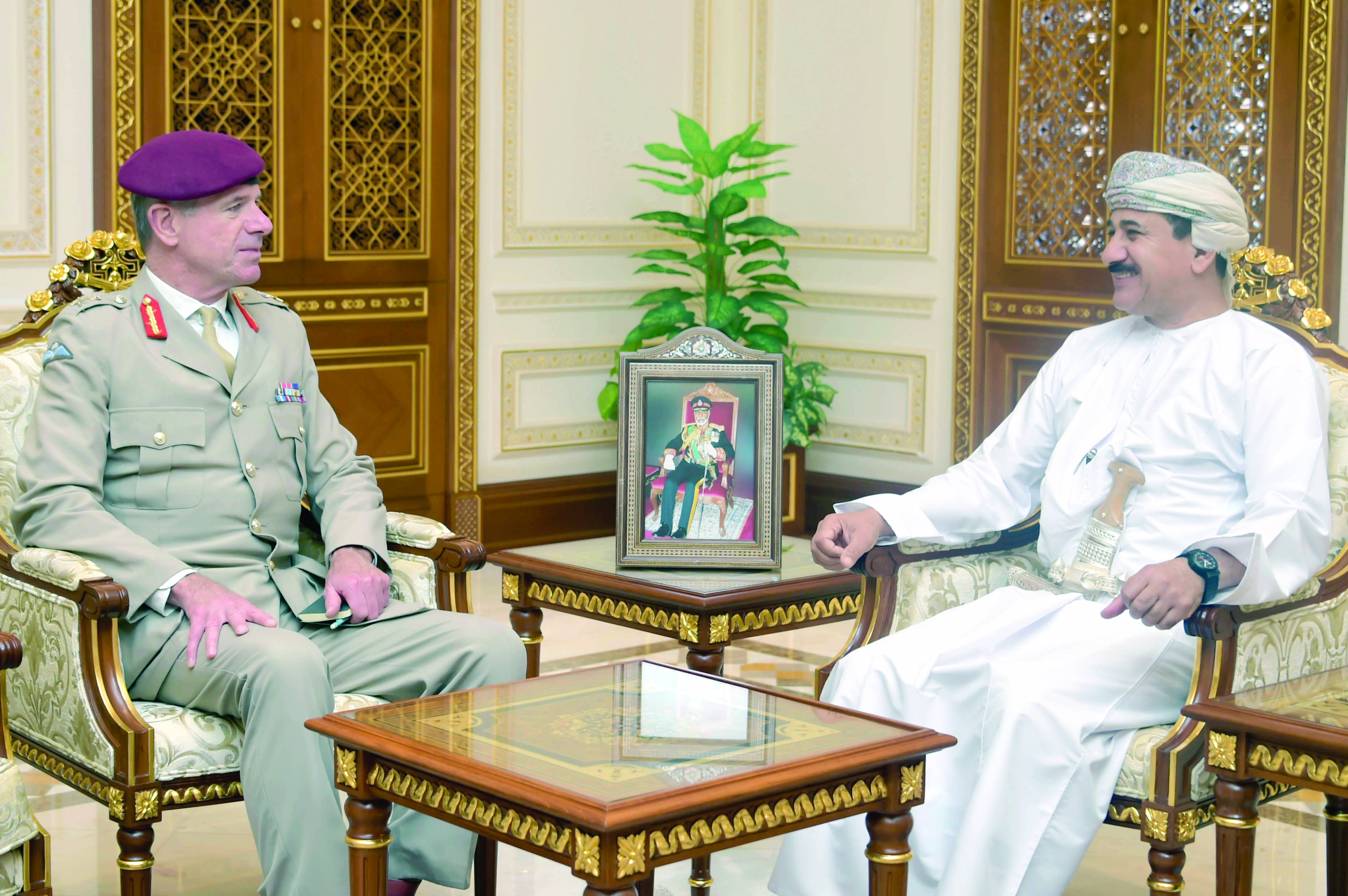 «وزير المكتب السلطاني» يستقبل المستشار الخاص لوزارة الدفاع البريطانية