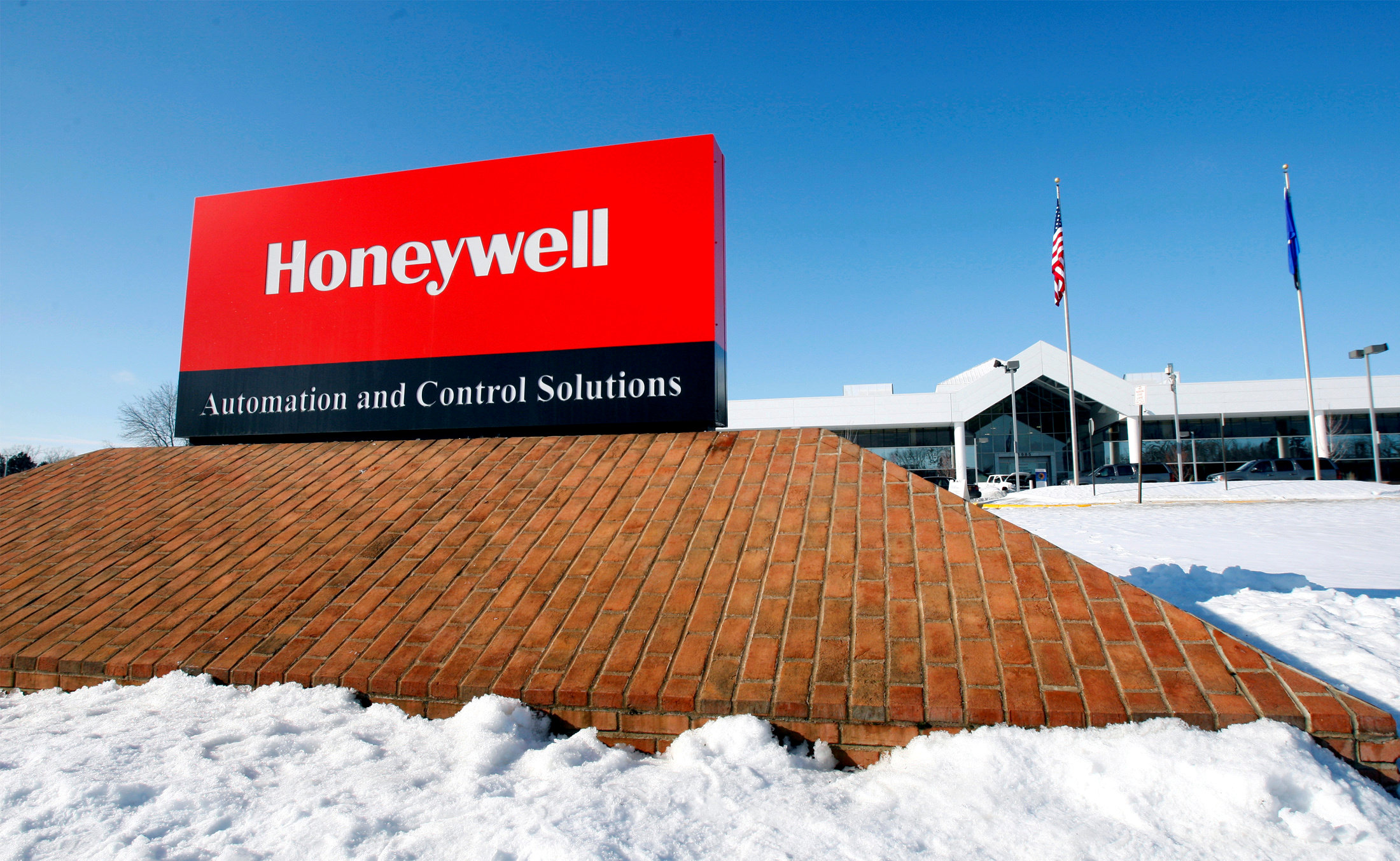 Honeywell seeks acquisitions, spins off two businesses