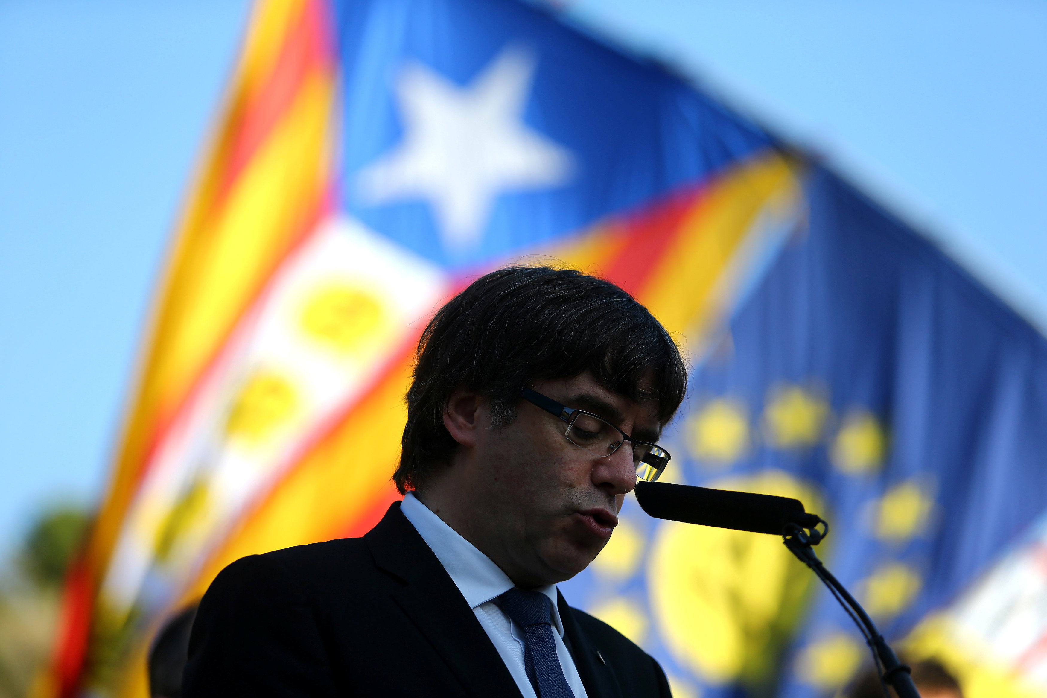 Catalan leader fails to spell out independence stance, calls for talks
