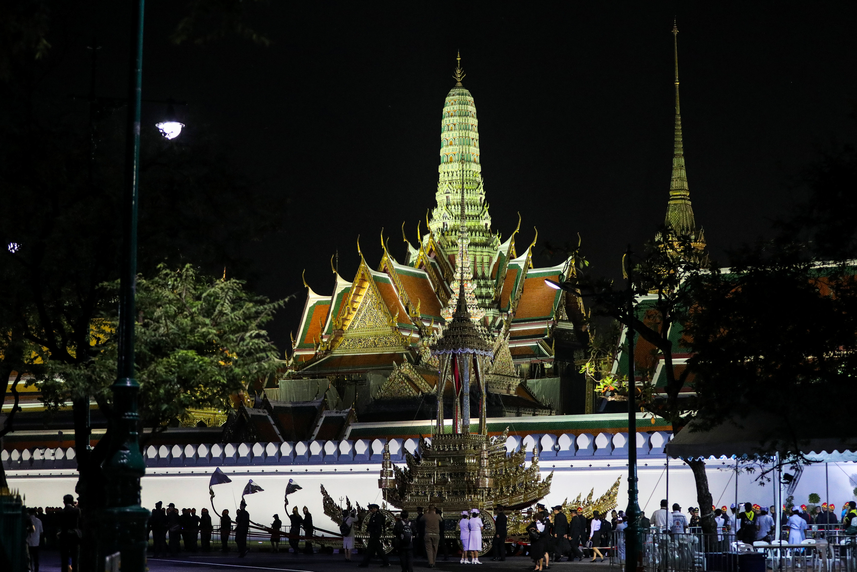 Hotels booked up in Thailand ahead of funeral of revered king